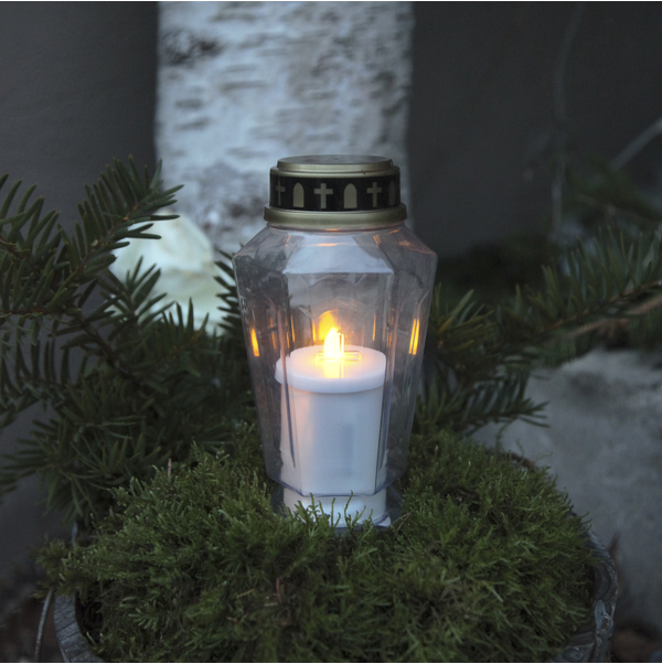 Kapu sveces caurspīdīgas