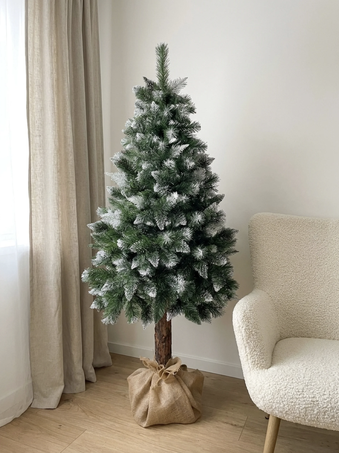 Apsnigusi Ziemassvētku egle uz stumbra „Dimanta priede” 160 cm