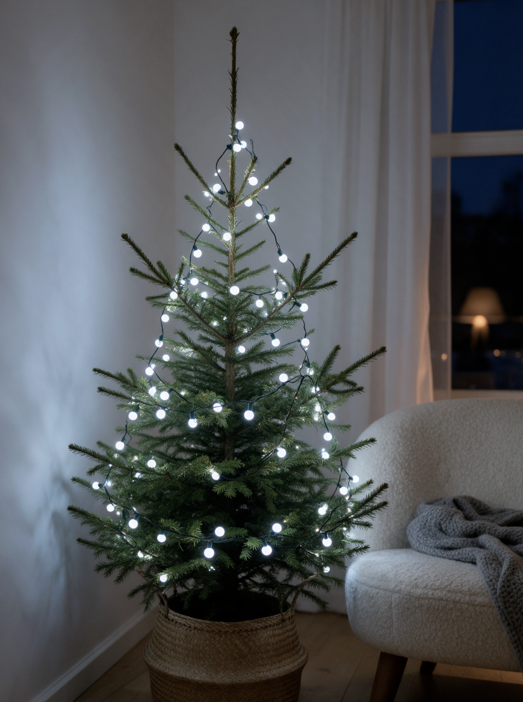 100 LED bumbiņu gaismas virtene auksti balta 8.5 m